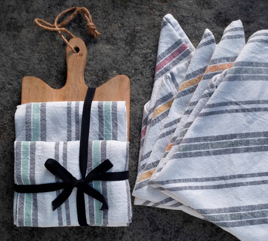 Gift pack - Set of 2 Kitchen Towels + Wooden Chopping Board
