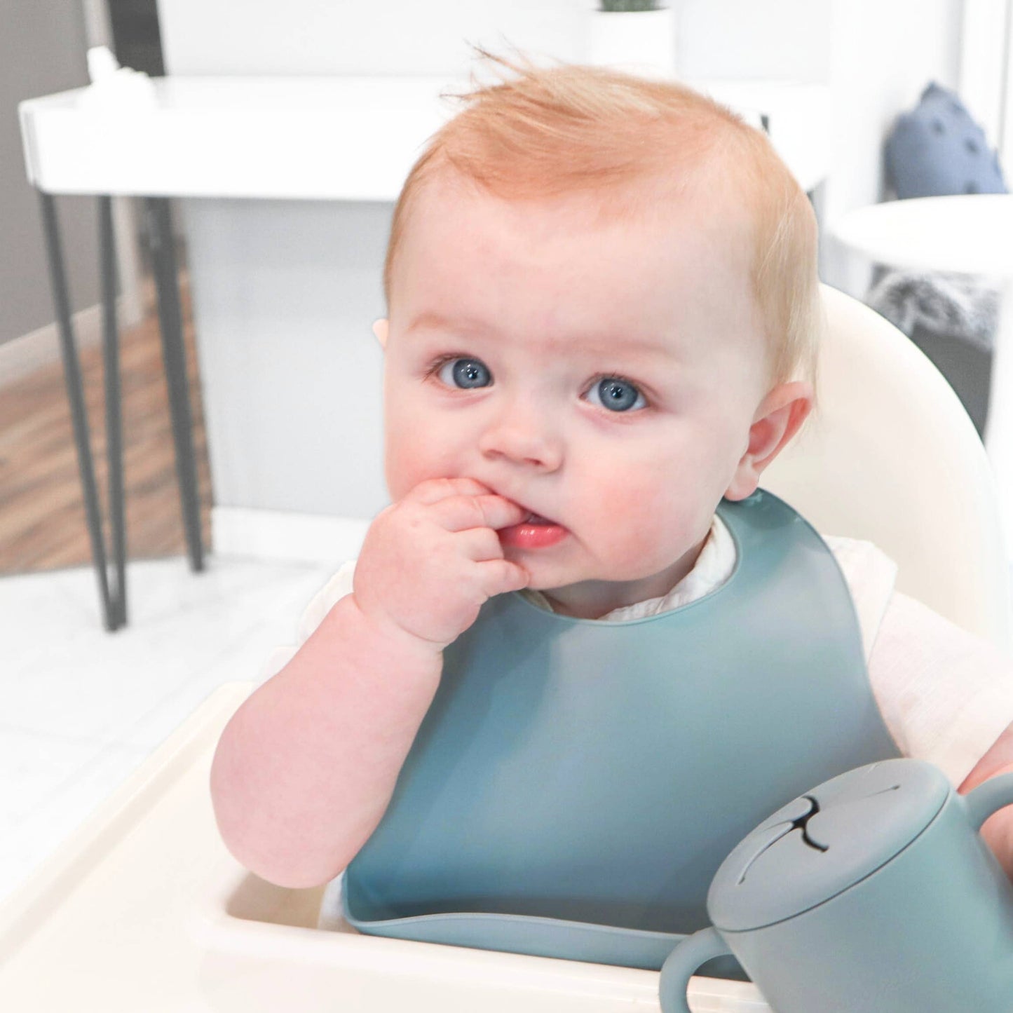 Almond bib