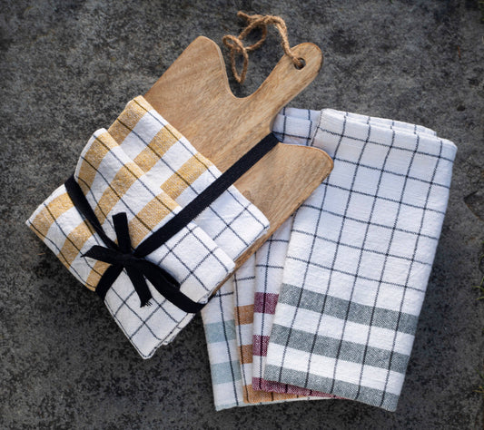 Gift pack - Set of 2 Kitchen Towels & Wooden Chopping Board