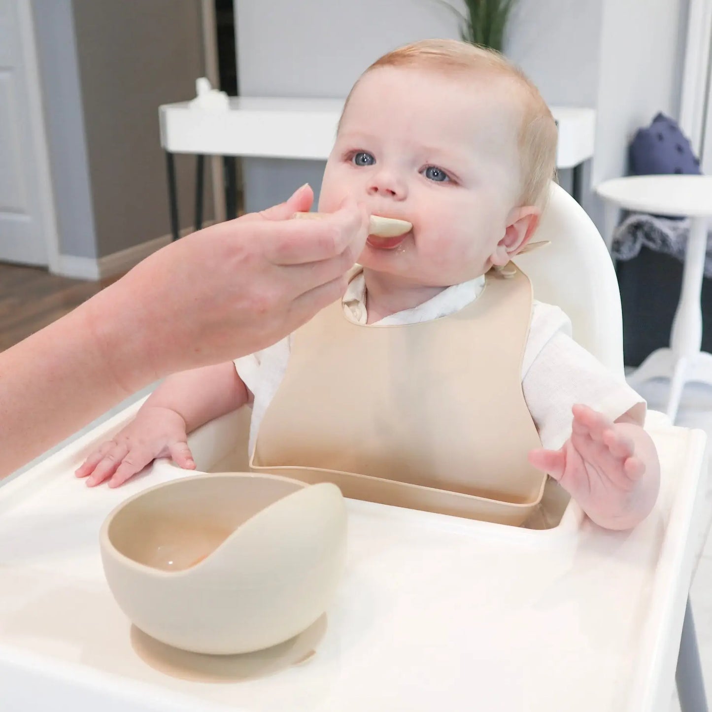 Almond bib