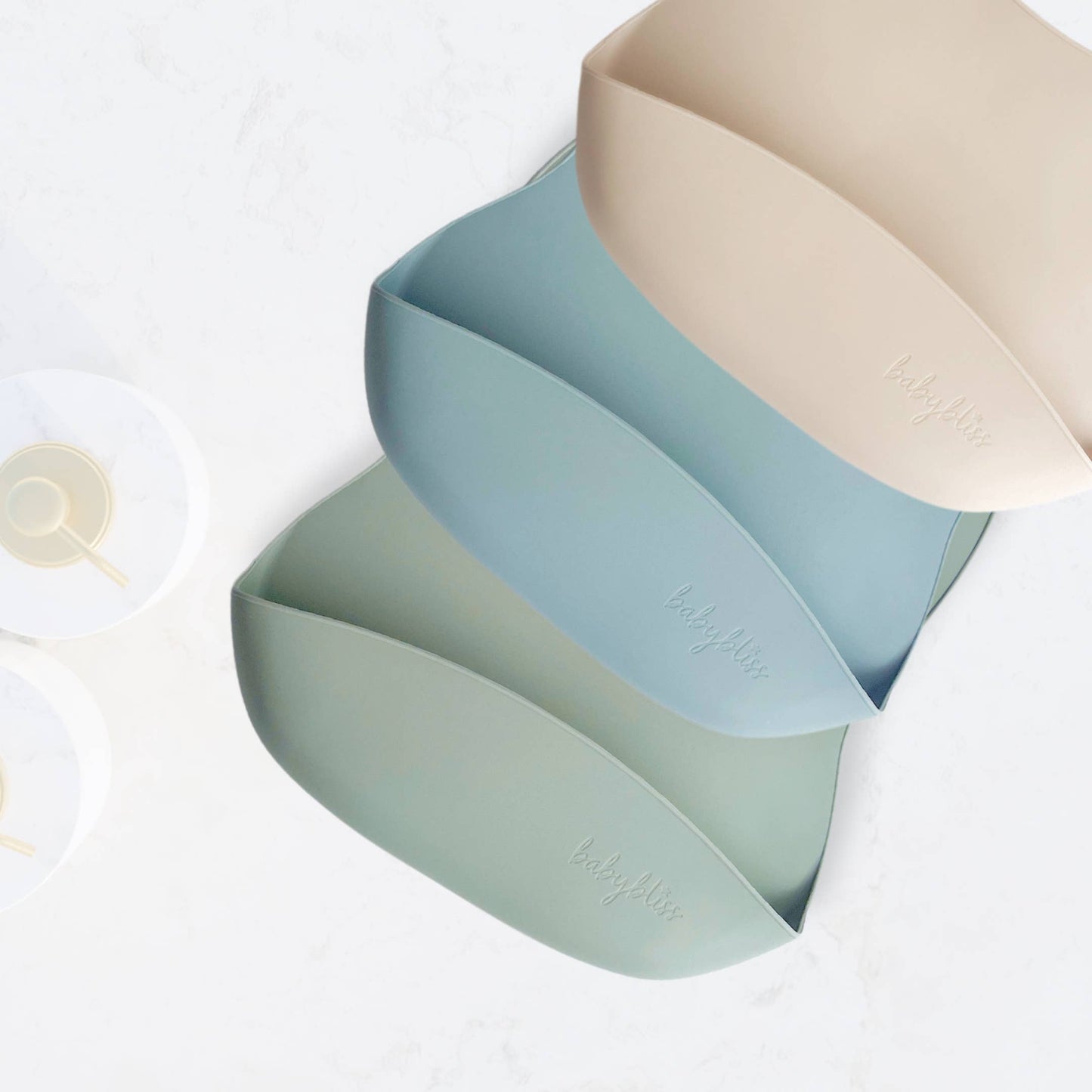 Almond bib