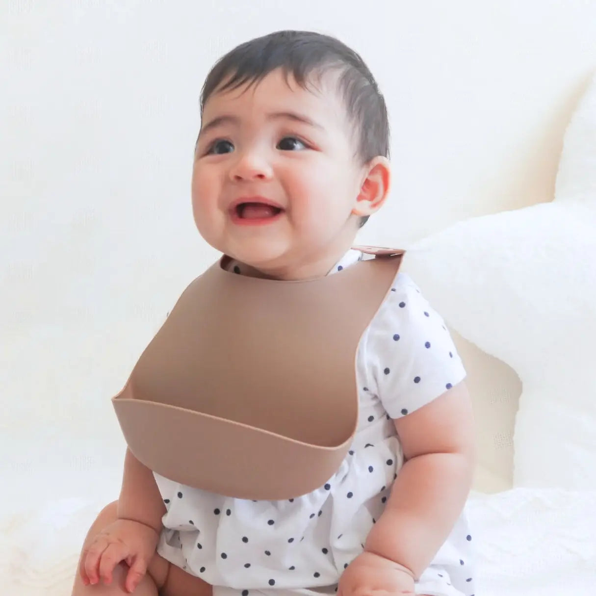 Almond bib