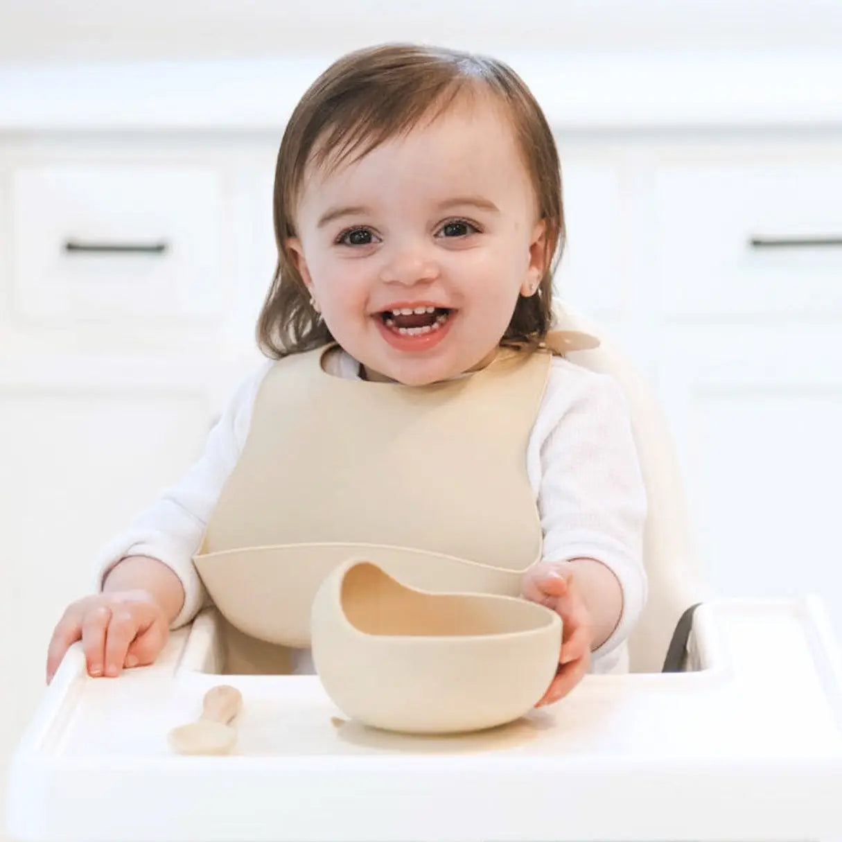 Almond bib