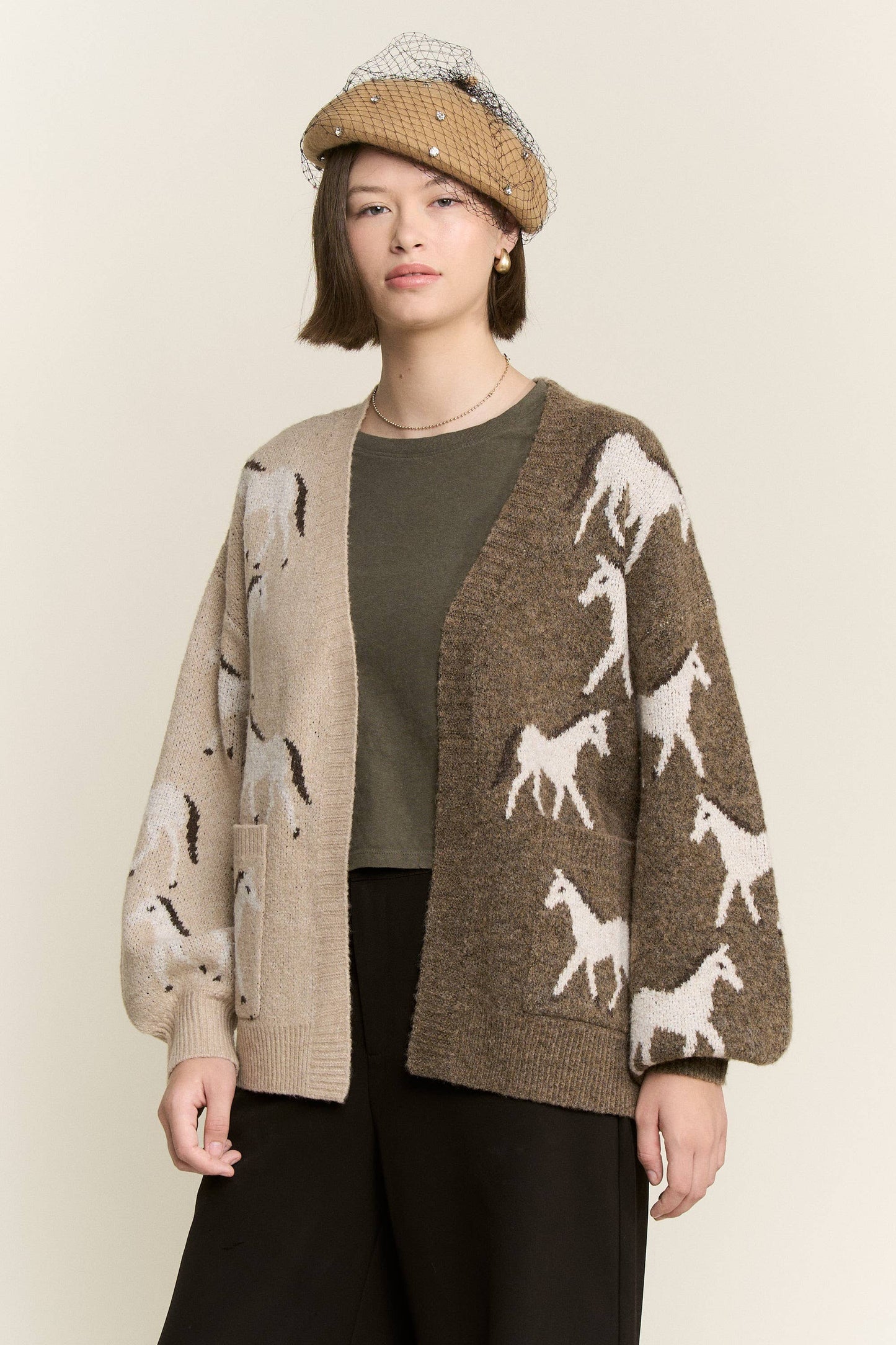 TWO TONE WHITE HORSE CARDIGAN