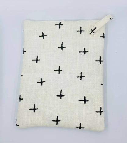 Cross Pot holders & Acacia wooden measuring spoon set