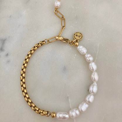 Pearls Bracelet Gold plated box chain adjustable