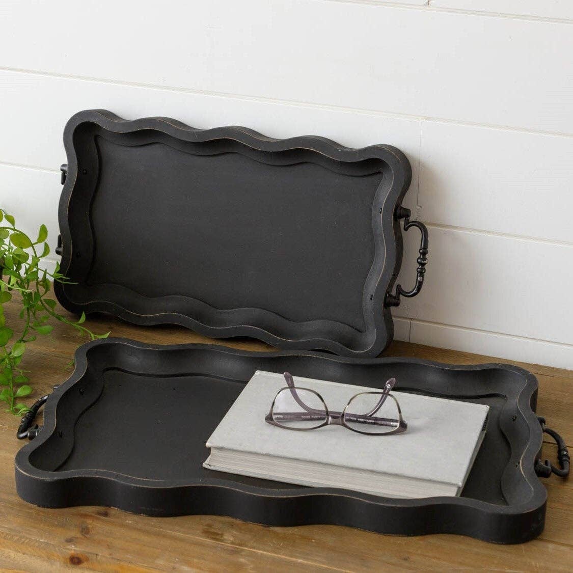 Trays black